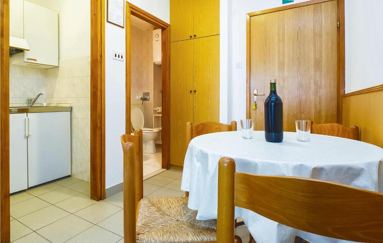 Cozy Apartment In Lokva Rogoznica With Wifi Ngoại thất bức ảnh