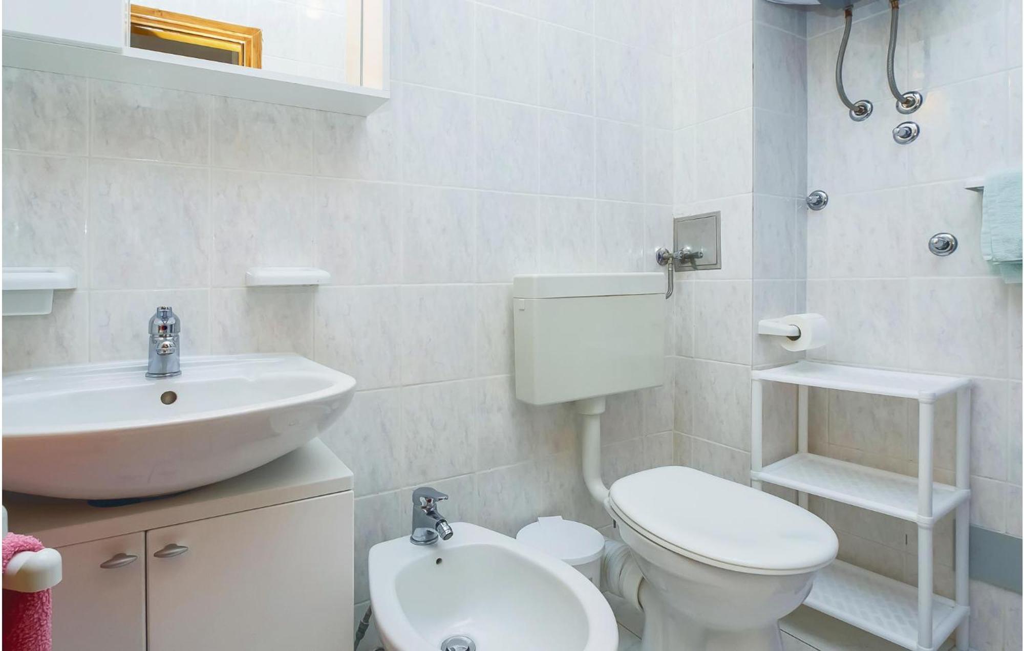 Cozy Apartment In Lokva Rogoznica With Wifi Ngoại thất bức ảnh